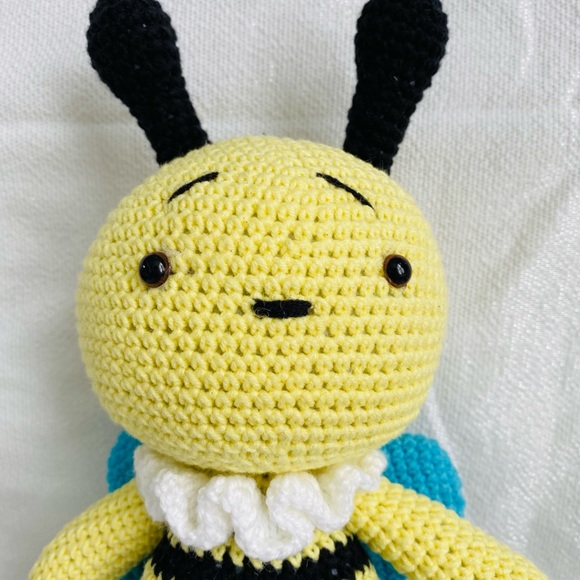 Handmade crochet bee - Picture 4 of 4